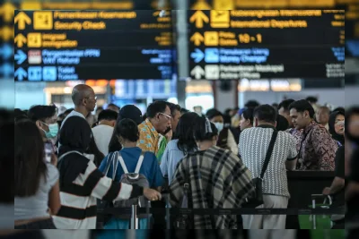 Bandara Jakarta Perpanjang Penutupan Akibat Erupsi Gunung Anak Krakatau