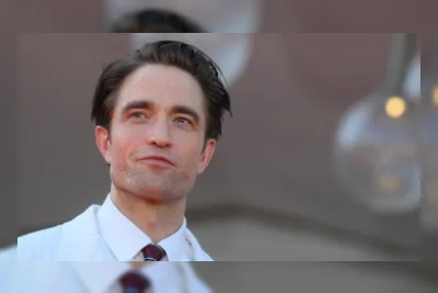 Robert Pattinson dan Phoebe Bridgers Pukau Venice, Ovation 7 Menit
