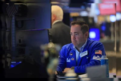 Harga Minyak Tembus US$100, Wall Street Melemah