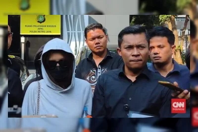 Pelapor Betrand Peto Disebut LC, Ini Bantahan Kuasa Hukum