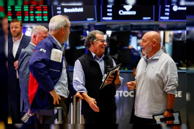 Wall Street Bertahan Sebelum Keputusan Fed, Harga Minyak dan Imbal Hasil Obligasi Melandai