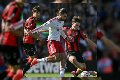 Carragher Soroti Scott dan Rayan sebagai Opsi Liverpool