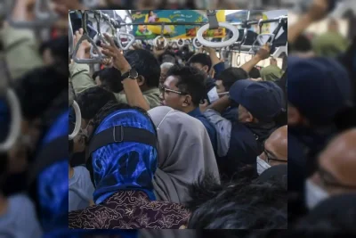 KAI Ungkap Kepadatan KRL Jabodetabek 480 Penumpang per Gerbong