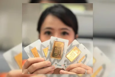 Harga Emas Antam Anjlok Rp25.000, Buyback Ikut Turun