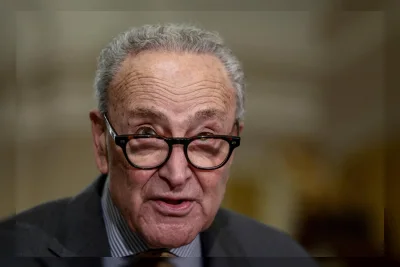Schumer Kritik Trump karena Sambut Xi Jinping dengan Karpet Merah