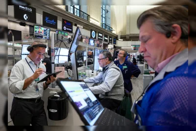 Wall Street Naik Ditopang Saham AI, Microsoft Melonjak 3,3 Persen