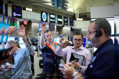 Wall Street Melemah, Harga Minyak Melonjak Usai Trump Tolak Proposal Damai Iran