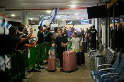 Pilot FlyDubai Diduga Coba Jatuhkan Pesawat, Penumpang Bobol Kokpit