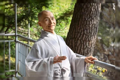 Biksu Deoksan, 'G-Dragon Dunia Buddha' dengan Gerakan Dansa Tajam