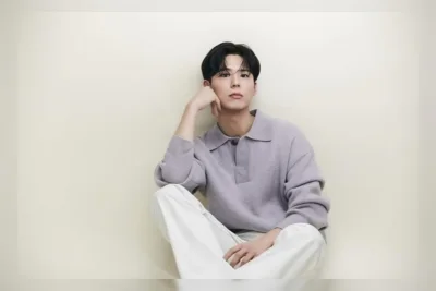 Park Bo-gum Ajak 100 Wisatawan Jelajah Suara Istana Changgyeong
