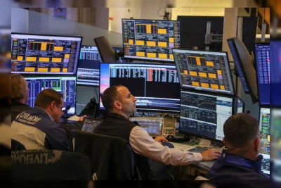 Wall Street Mundur dari Rekor, Saham Global Ikut Tertekan