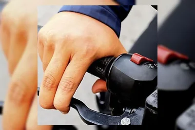 AHM Ingatkan Bahaya Menyiapkan Dua Jari di Tuas Rem Motor