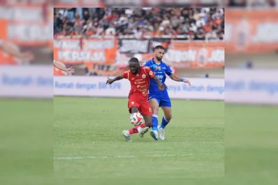 Vujovic Kunjungi Skuad Persib di Thailand Sebelum Laga Perdana