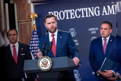 Program Green Card Pekerja Tech Asing Diserang Trump, Microsoft hingga Infosys Disuspensi