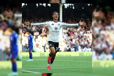 Barcelona Pantau Josh King, Fulham Pasang Harga 60 Juta Euro