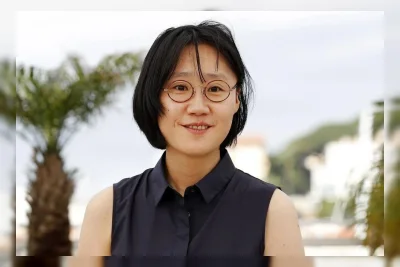Sutradara Korea July Jung Terima Penghargaan Kebudayaan Prancis