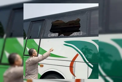 Akmal Marhali Soroti Rivalitas Suporter Usai Bus Persib Diserang