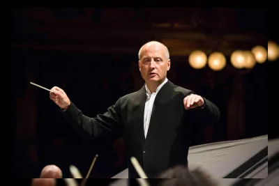 Paavo Järvi Bawa Estonia ke Panggung Dunia Lewat Estonian Festival Orchestra