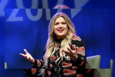 Kelly Clarkson Vs Art of Play: Kronologi Ribut Pajangan Burung US$15 Ribu