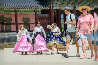 Hanbok Autentik di Gyeongbok Palace: Kampanye Baru Korea untuk Pelestarian Budaya