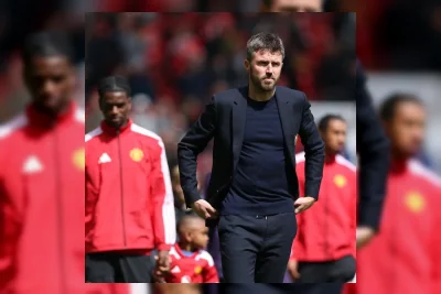 Roy Keane Nilai Carrick Tak Layak Tangani MU Jangka Panjang