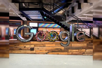 Alphabet Anjlok 12,8 Persen, Kekhawatiran Investasi AI Menguat
