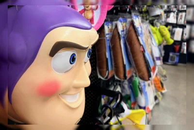 Kostum Halloween di AS Bergeser ke Karakter Horor dan Mainan Viral