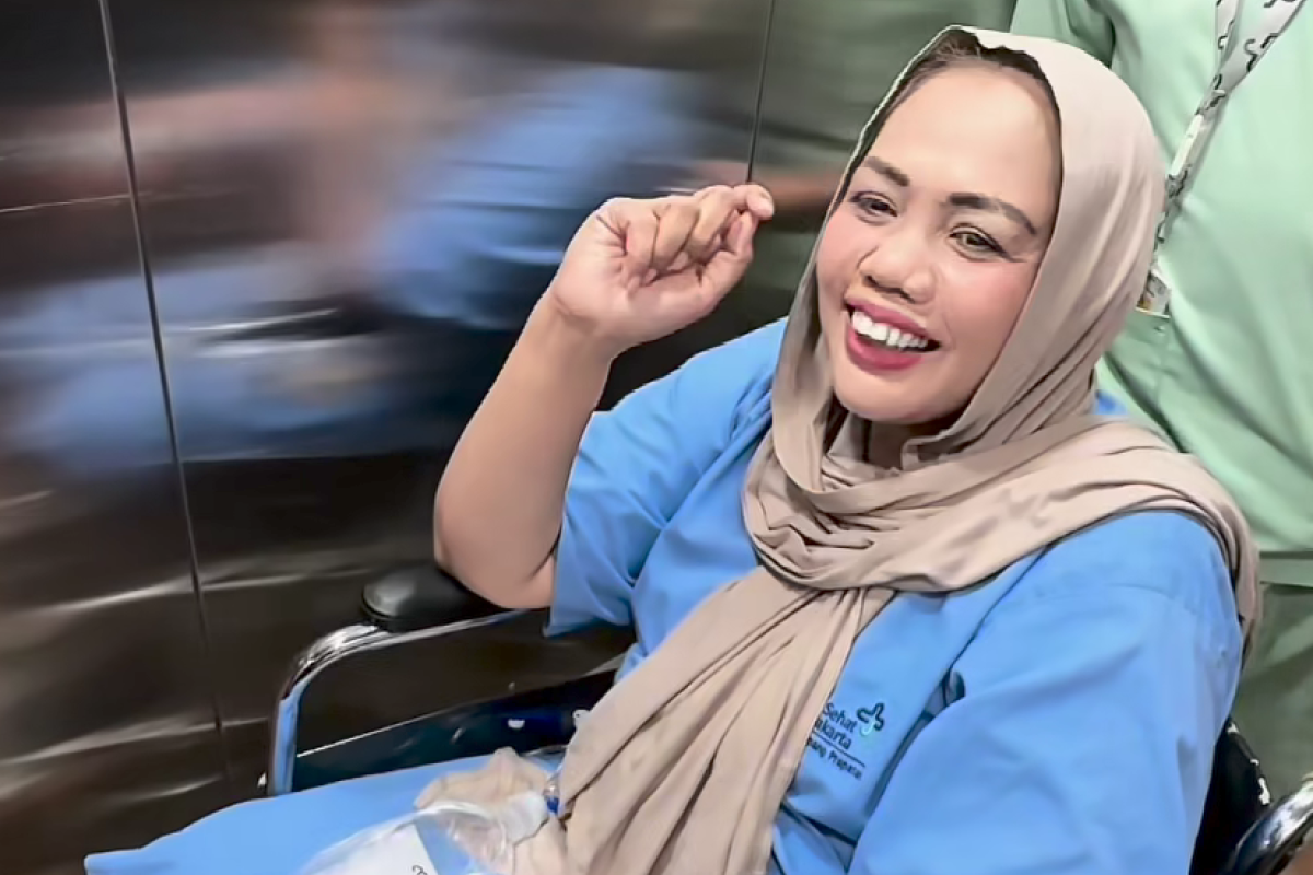Sakit Apa Elly Sugigi? Benarkah Kini Terbaring Lemas di Rumah Sakit dan Bengkak Paha Hingga Harus Operasi