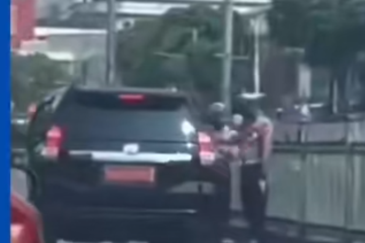 Profil Tampang Pemilik Mobil Plat Merah yang Lolos Tilang Saat Lewati Jalur TransJakarta dan Buat Polisi Hormat, Benarkah Milik Pejabat?