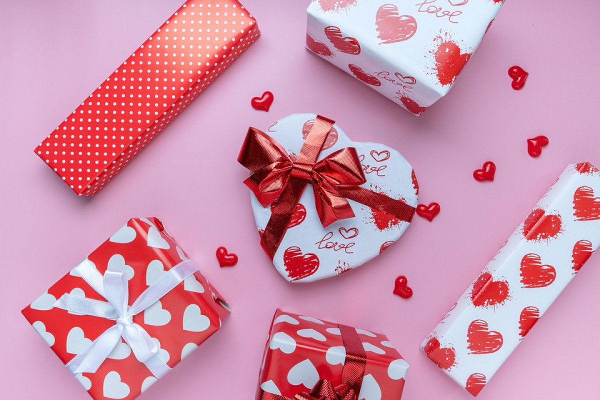 Daftar Rekomendasi Pantun Romantis Untuk Rayakan Hari Valentine 2025 dengan Pasangan