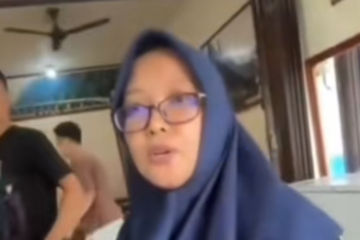 Profil Tampang Ibu-Ibu Marah Karena Baju Wanita Ini Dinilai Terbuka, Singgung Aurat Perdebatan di Rumah Makan Viral, Lengkap: Umur, Agama dan Akun IG