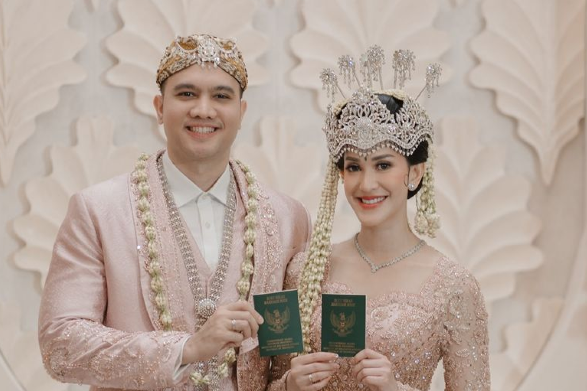 Usung Adat Sunda! Inilah 10 Potret Pernikahan Elma Agustin Eks Personel Princess dan Ihsan Fadhlur Rahman