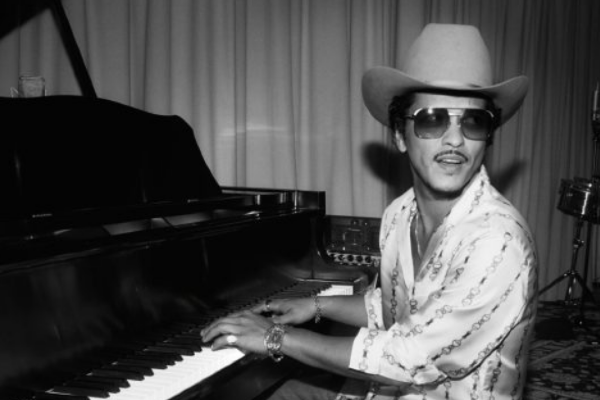 Album The Romantic Bruno Mars Debut Nomor Satu di Billboard 200