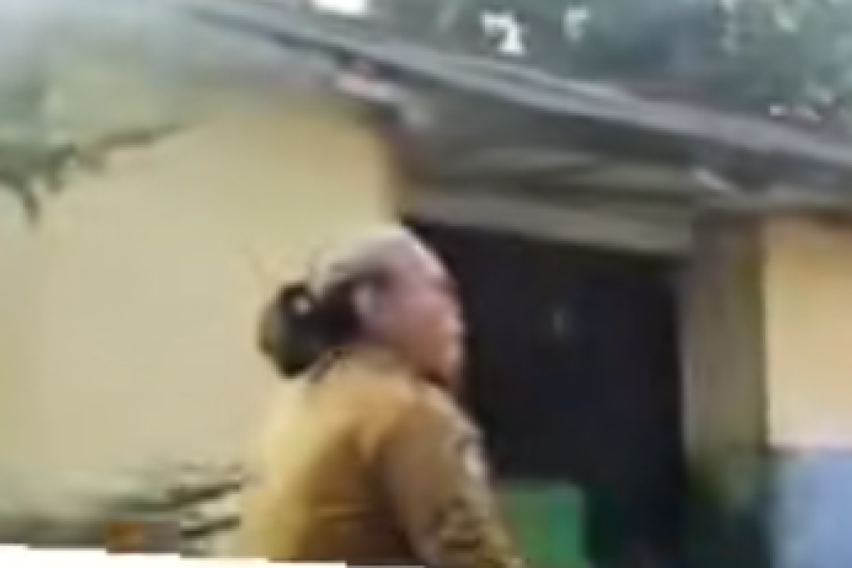 Viral Aksi Guru Ngamuk Hendak Cekik Siswa Saat Upacara, Harmini Resmi Dicopot dari Jabatan Guru PJOK