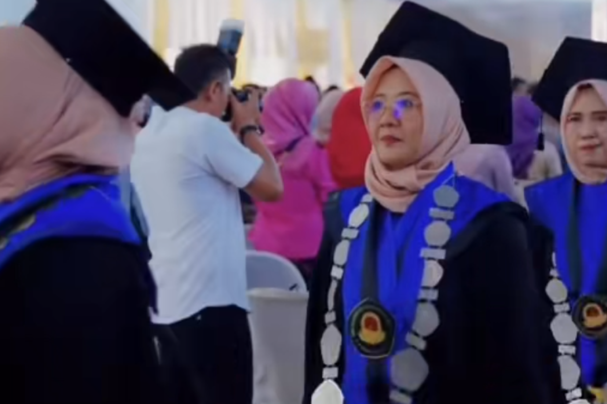 Profil Biodata Prisillia Mutiara Sari Kepala Sekolah SMK CBM Purwokerto Viral Usai Gelar Wisuda Kelulusan SMA Ala Kampus, Lengkap: Umur, Agama dan Akun IG