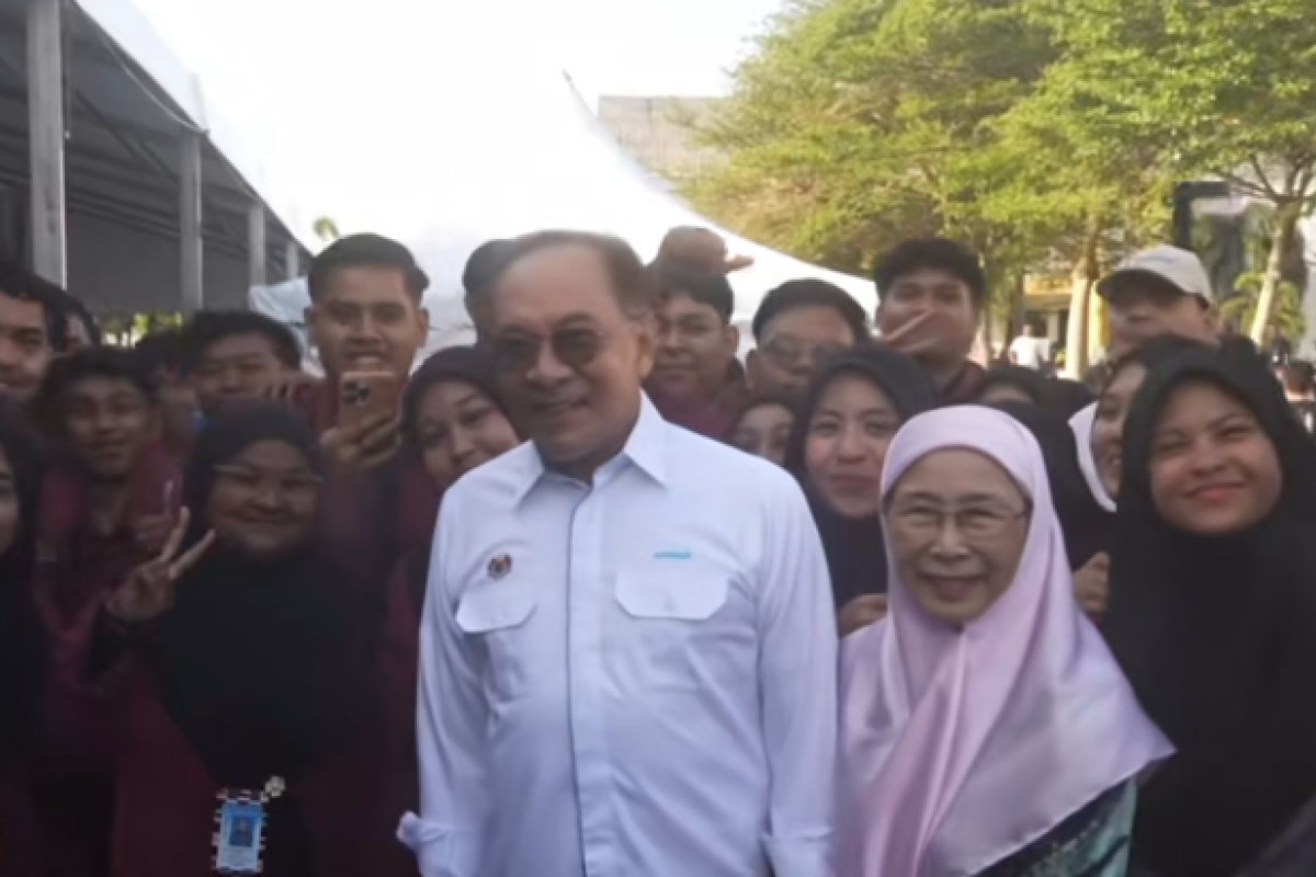 Siapa Anak dan Istri Anwar Ibrahim? Perdana Menteri Malaysia yang Diminta Mundur dari Jabatannya, Bukan Orang Sembarangan?