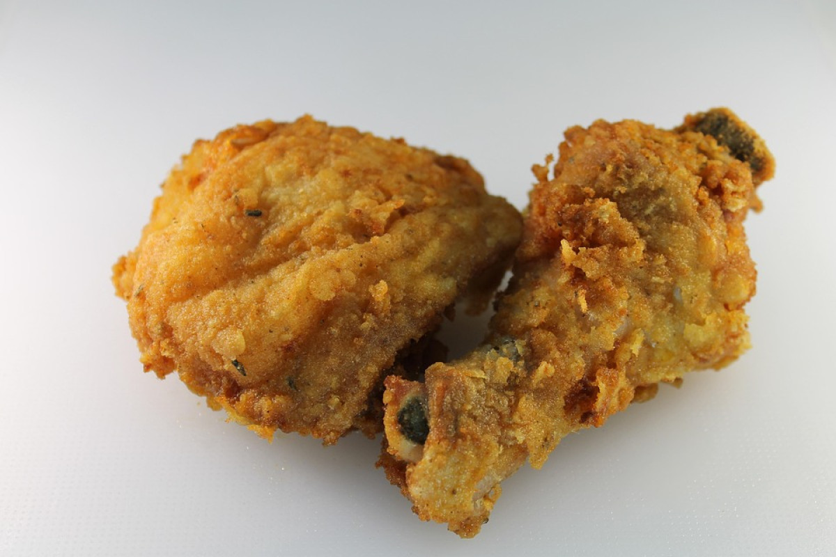 Benarkah Gaji Karyawan Restoran Ayam Goreng Khas Saudi Tak Sampai UMK? Padahal Laba Bersih Mencapai Rp94 Juta/Bulan
