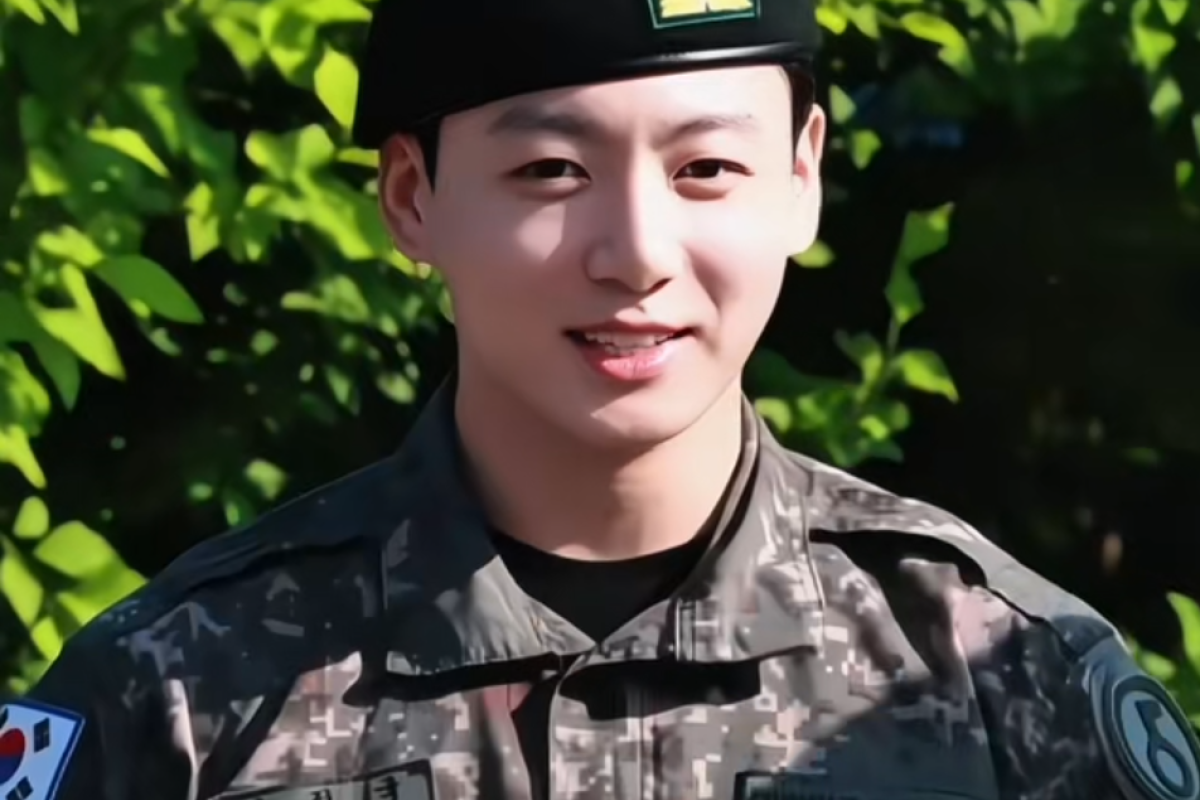 Resmi Selesai Tugas Wajib Militer! Jungkook dan Jimin Sapa ARMY yang Bawa Kejutan Mulai dari Spanduk Hingga Balon Udara