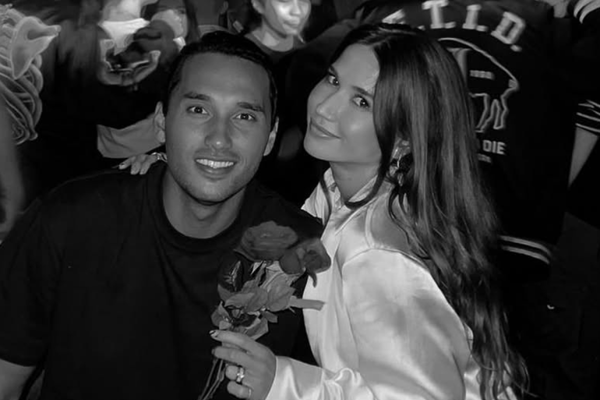 Siapa Istri Ezra Walian? Benarkah Alami Keguguran Hingga Buat Para Pemain Persik Kediri Panjatkan Doa?