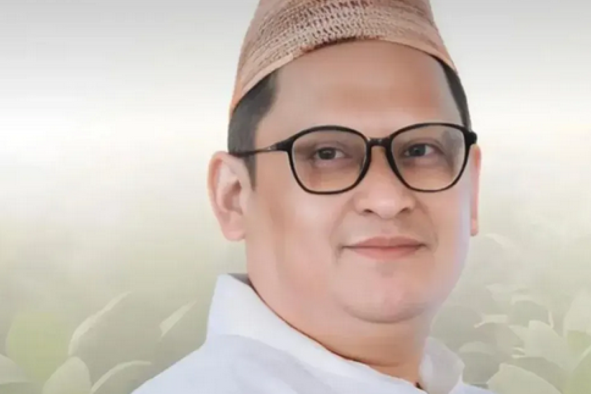 Haji Her atau Haji Khairul Umam Bagi Rp50.000 ke Ribuan Siswa MBG Bangkalan, Publik Soroti Keluarganya