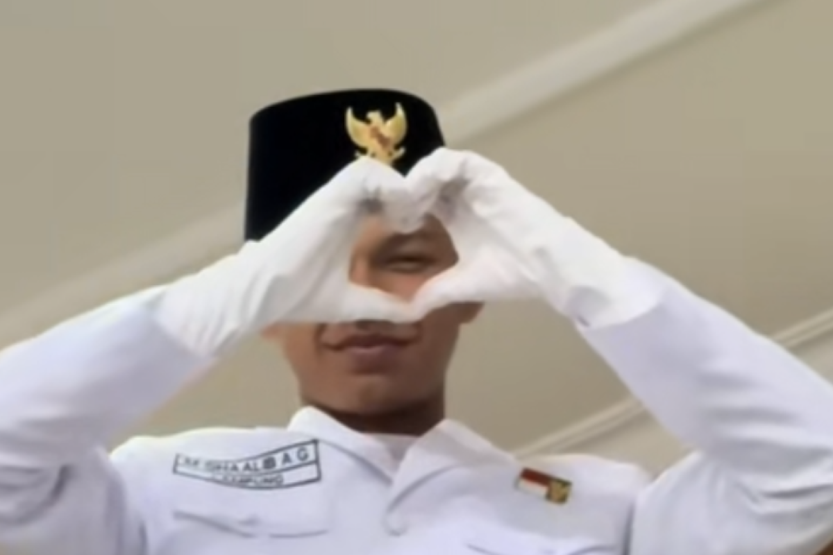 Muhammad Ghaalib Al Ghifari: Siswa SMA Asal Lampung yang Mengharumkan Nama Bangsa sebagai Pembentang Bendera Merah Putih di HUT RI ke-80