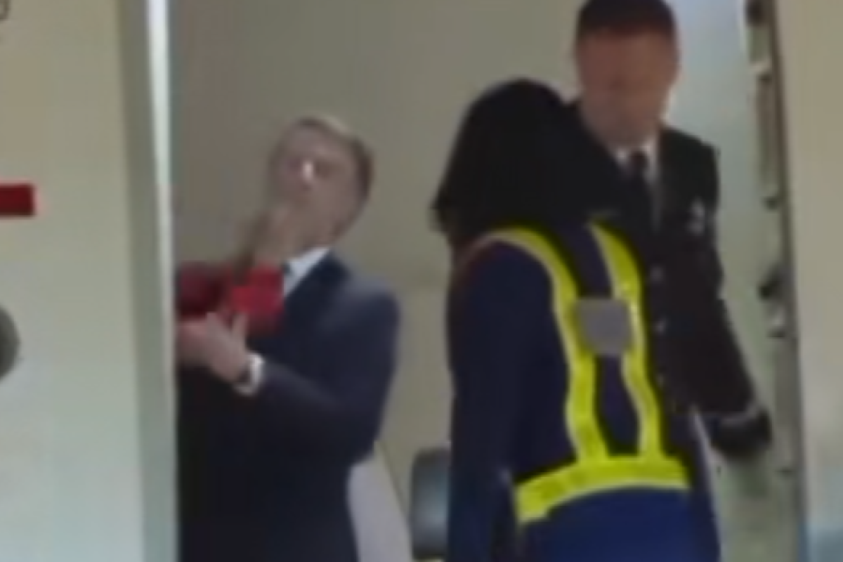 Video Brigitte Macron, Ibu Negara Prancis Tampar Presiden Emmanuel Macron saat Sedang Tur Kenegaraan di Hanoi, Vietnam