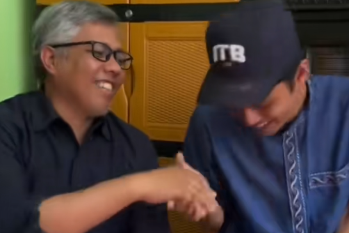 Siapa Devit Febriansyah? Sosok Inspiratif dari Lereng Gunung Singgalang yang Diarak ke ITB oleh Rektor