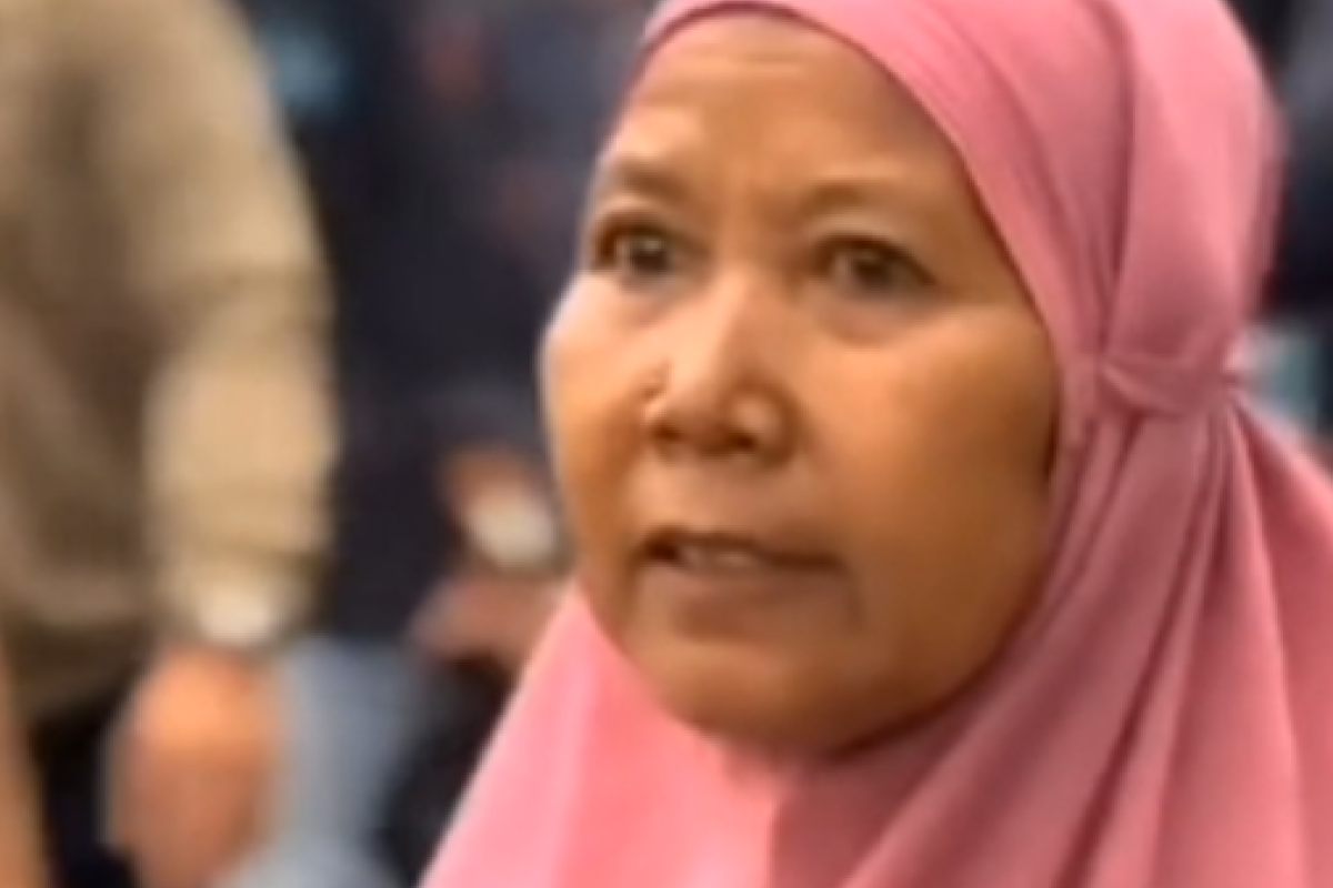 Biodata Bu Ana, Emak-emak Berkerudung Pink Ternyata Hina Prabowo Subianto Hingga Minta Anies Baswedan untuk jadi Presiden Kini jadi Simbol 17+8