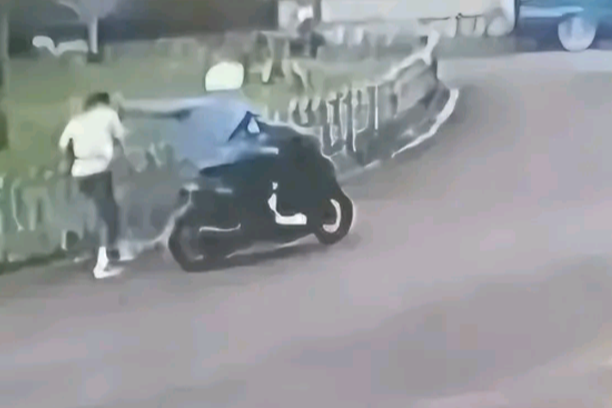 Video Detik-Detik Pelaku Jambret Ibu Desainer Didiet Maulana Terekam CCTV, Kini Pelaku jadi Buruan Polisi