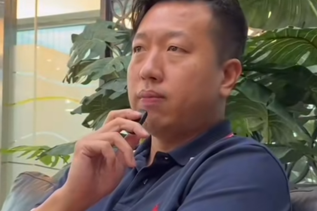 Siapa Anak dan Istri Michael Tjendara? Penumpang Garuda Indonesia yang Laporkan iPhone Hilang saat Berada dalam Pesawat, Benarkah Bukan Orang Sembarangan?