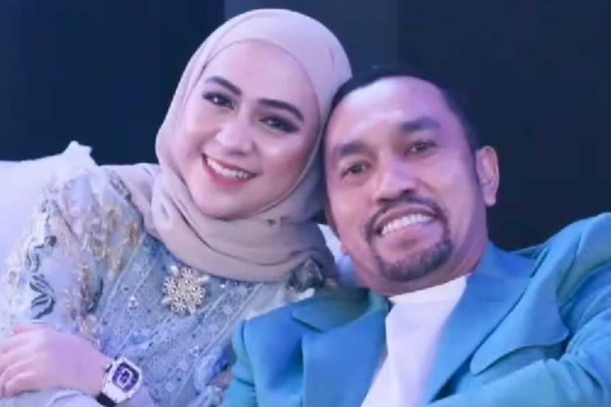 Selisih Umur Ahmad Sahroni dan Feby Belinda Berapa? Inilah Biodata Sosok Anggota DPR yang Diduga jadi Dalang Dibalik Kerusuhan Demo Kini Kabur ke Singapura