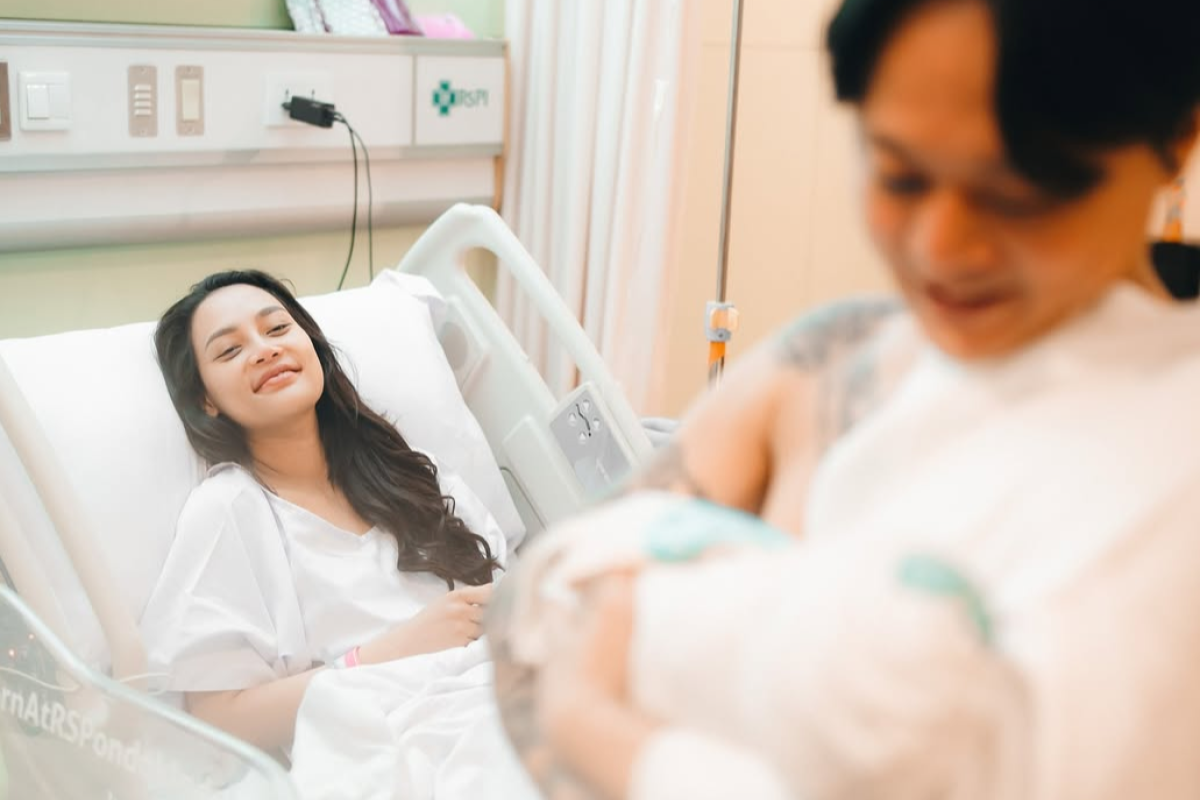SELAMAT! Erika Carlina Resmi Jadi Ibu! Sambut Anak Pertama dengan Nama Andrew Raxy Neil, pada 1 Agustus 2025 Didampingi DJ Bravy