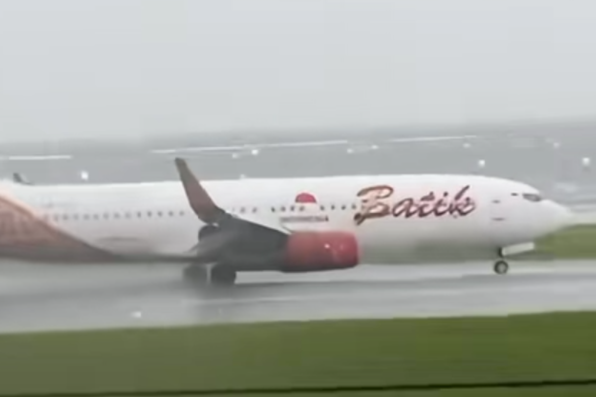 Batik Air Nyaris Alami Kecelakaan Saat Mendarat di Bandara Soekarno Hatta, Oleng dan Mesin Hampir Menyentuh Landasan