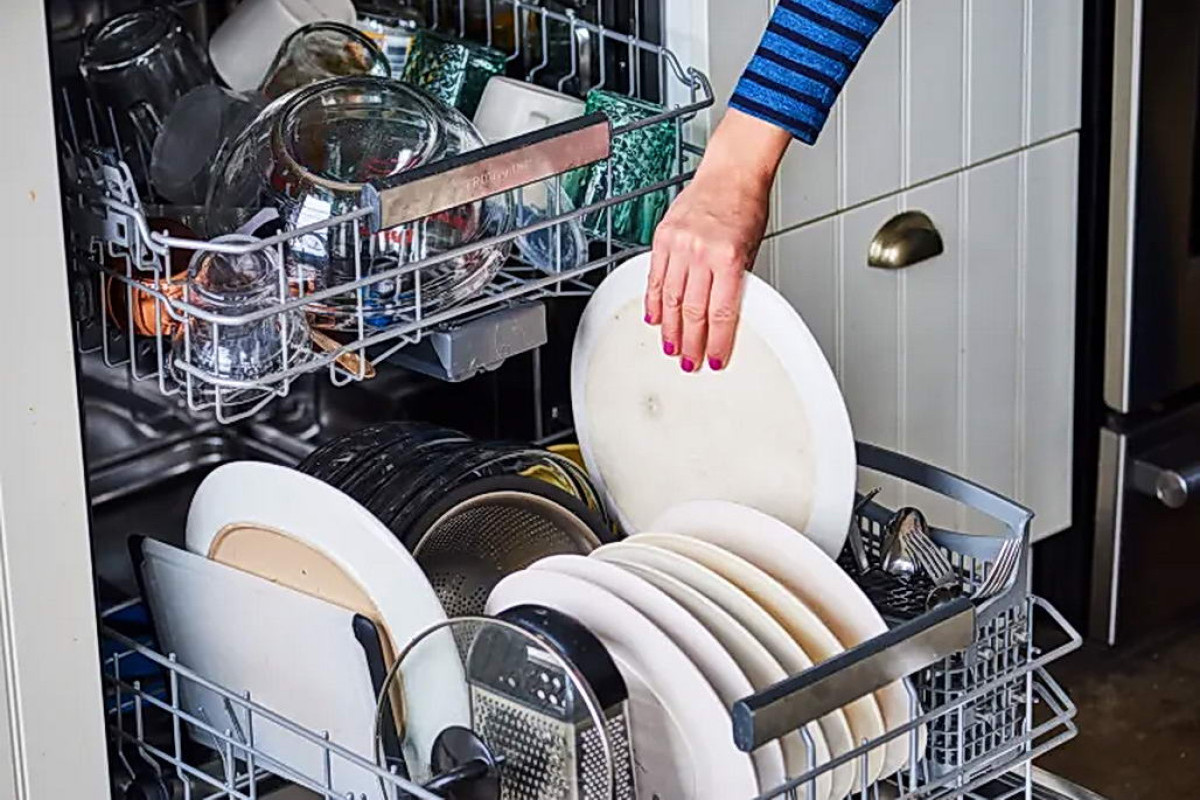 Dari Kantor ke Dapur: Kisah Mantan Manajer Indonesia Jadi Tukang Cuci Piring di Amerika, Gaji Justru Lebih Besar!